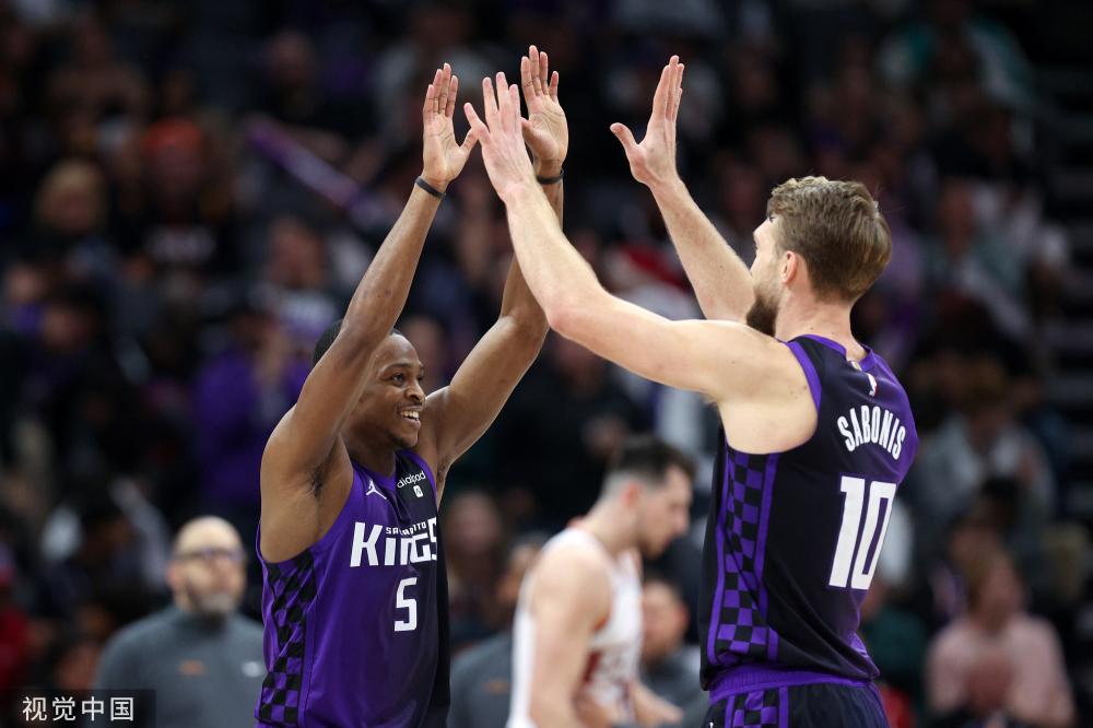 奖杯背后都 奖杯背后都